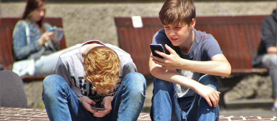 La adolescencia no es el momento adecuado de introducirse en las redes sociales