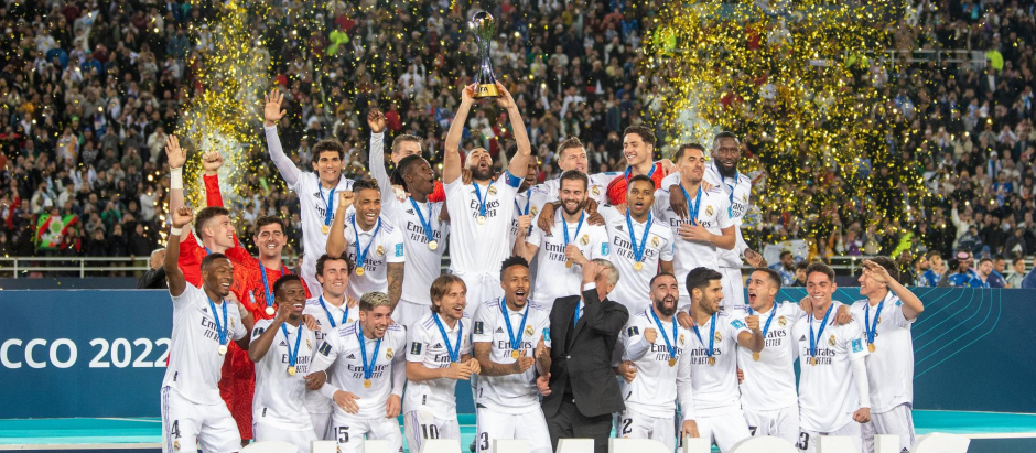 Mandatory Credit: Photo by Richard Callis/SPP/Shutterstock (13765090ec)
Prince Moulay Abdellah Stadium Karim Benzema and the Real Madrid team celebrate with Taca after winning 5-3 in the match between Real Madrid and Al Hilal, valid for the 2022 FIFA Club World Cup final, held at the Prince Moulay Abdellah Stadium in Rabat, Morocco (Richard Callis/SPP)
Real Madrid vs Al Hilal, Prince Moulay Abdellah Stadium, rabat, Rabat-Sale-Kenitra, Morocco - 11 Feb 2023 *** Local Caption *** .