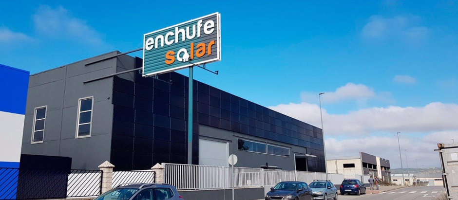 Centro logístico de EnchufeSolar, uno de los mayores de España