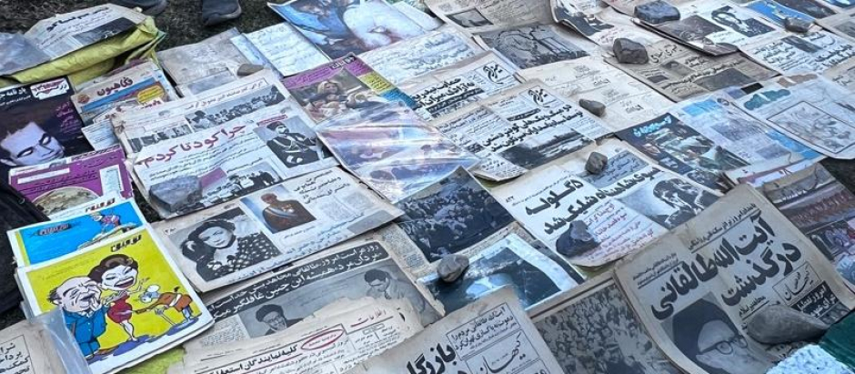 Fotografía de las portadas de los periódicos en Irán