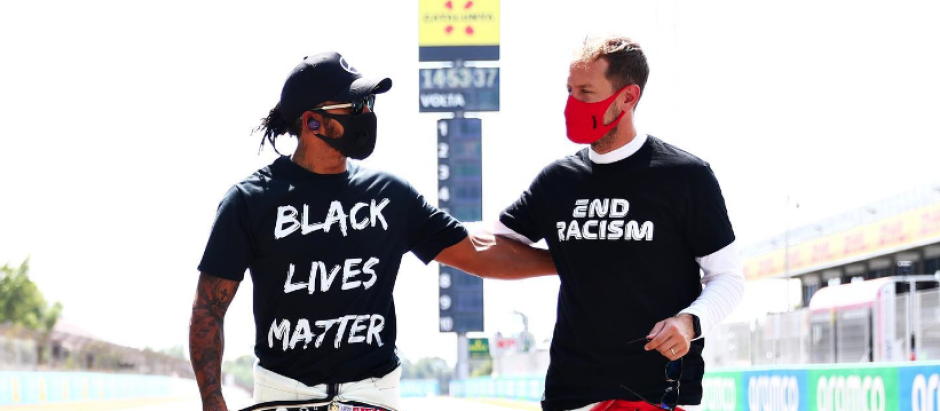 Lewis Hamilton y Sebastian Vettel apoyando el movimiento Black Lives Matter