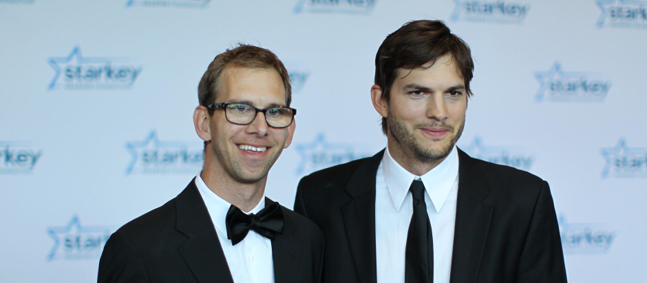 Ashton Kutcher y su hermano Michael Kutcher