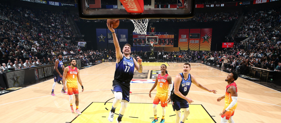 SALT LAKE CITY, UT - FEBRUARY 19: Luka Doncic #77 of Team LeBron drives to the basket during the NBA All-Star Game as part of 2023 NBA All Star Weekend on Sunday, February 19, 2023 at Vivint Arena in Salt Lake City, Utah. NOTE TO USER: User expressly acknowledges and agrees that, by downloading and/or using this Photograph, user is consenting to the terms and conditions of the Getty Images License Agreement. Mandatory Copyright Notice: Copyright 2023 NBAE   Nathaniel S. Butler/NBAE via Getty Images/AFP (Photo by Nathaniel S. Butler / NBAE / Getty Images / Getty Images via AFP)