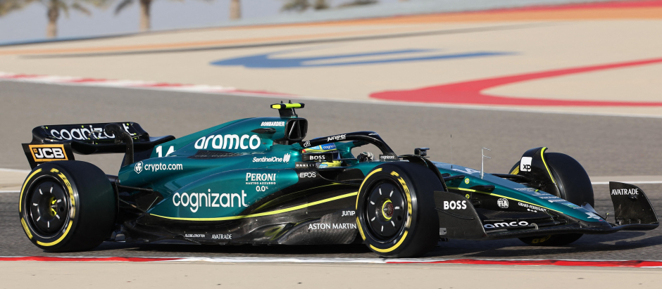 El Aston Martin de Fernando Alonso en la última jornada de test en el desierto de Baréin
