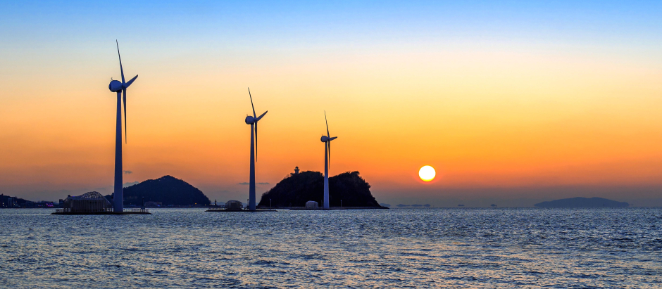 Turbinas eólicas ubicadas en el mar