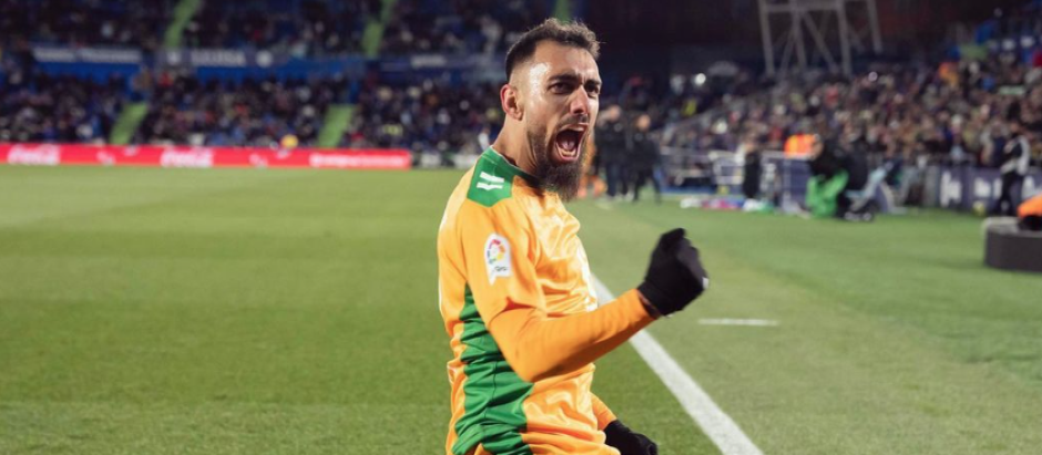 Borja Iglesias celebra el gol anotado frente al Elche