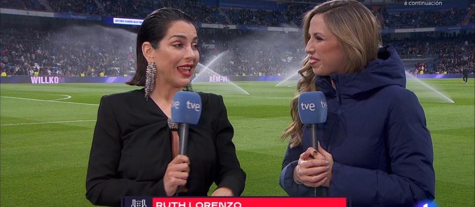Ruth Lorenzo, junto a Lara Gandarillas, en la retransmisión del Real Madrid-Barcelona