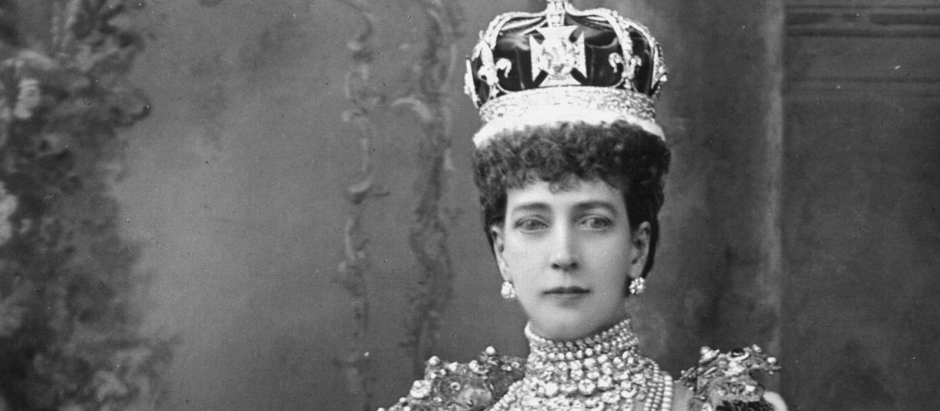 Alejandra vestida para asistir a la coronación el 26 de junio de 1902
