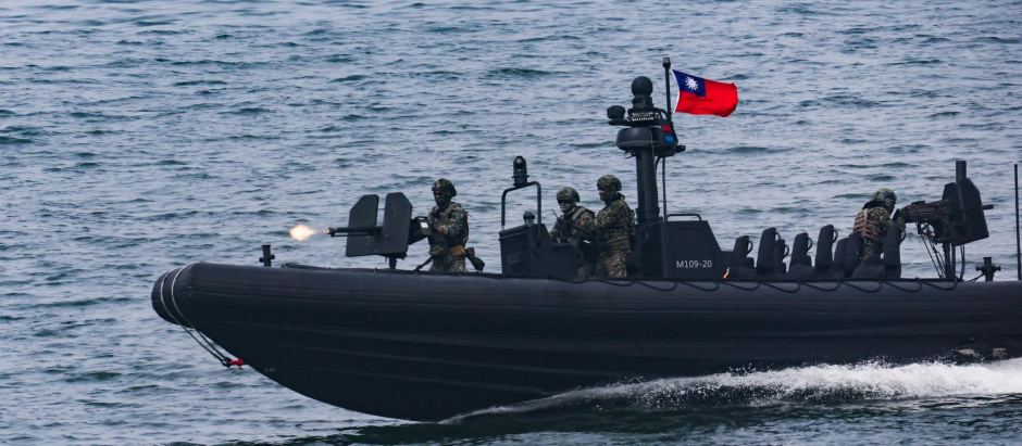Un equipo de la Marina de Taiwán realiza entrenamientos ante la amenaza de Pekín