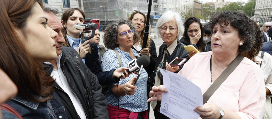 María Salmerón (d.), durante una concentración el pasado mayo en protesta por la denegación de su indulto
