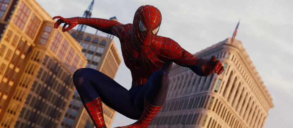 Spiderman delante del Flatiron Building en el que trabaja en el cómic y en las películas como fotoperiodista