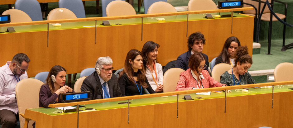 Irene Montero e Isa Serra (la segunda por la izquierda), en la ONU
