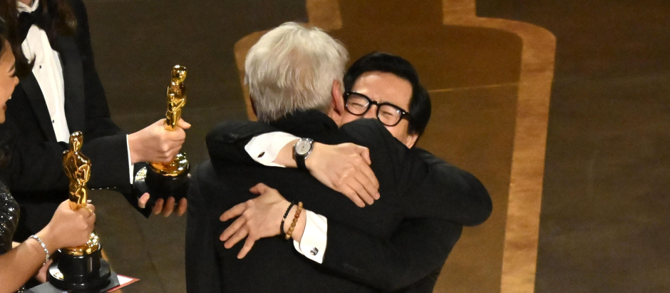 Daniel Kwan y Daniel Scheinert, ganadores del Oscar a Mejor Dirección por Todo a la vez en todas partes