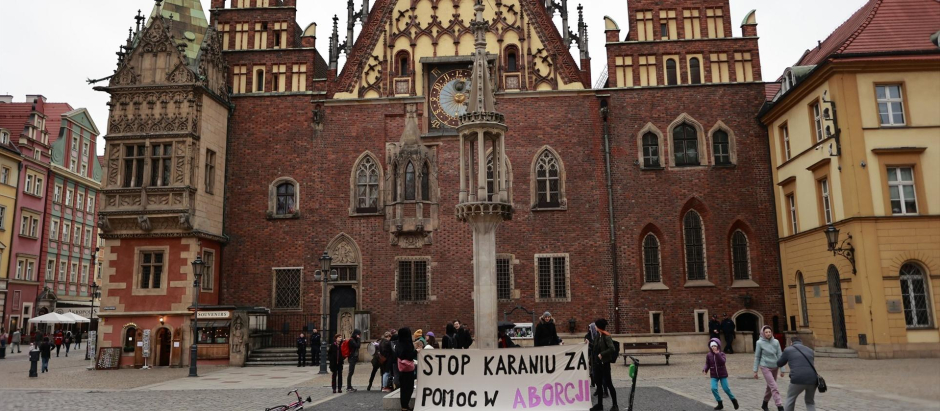 Una manifestación a favor de la activista Justyna Wydrzynska