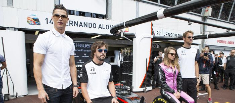 Cristiano Ronaldo y Cara Delevingne con los pilotos  Fernando Alonso and Jenson Butto