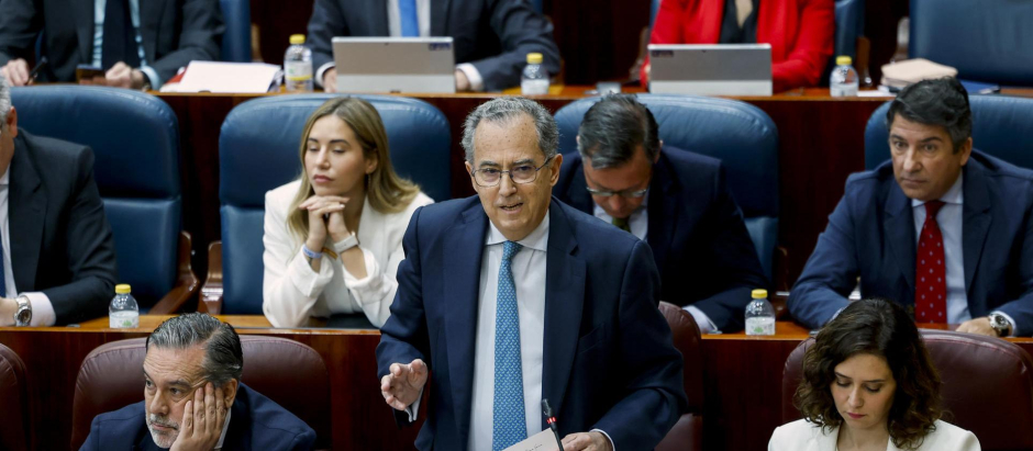 Ossorio, junto a Ayuso, en la Asamblea de Madrid