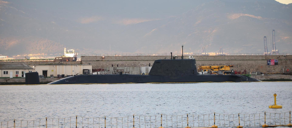 El submarino nuclear de la clase Astute HMS Audacious, en la base naval de Gibraltar