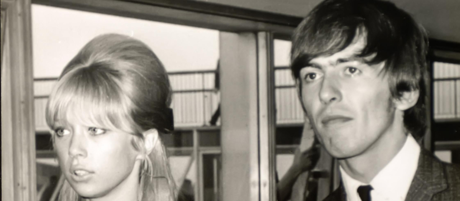 La modelo Pattie Boyd con su marido, el músico de los Beatles George Harrison