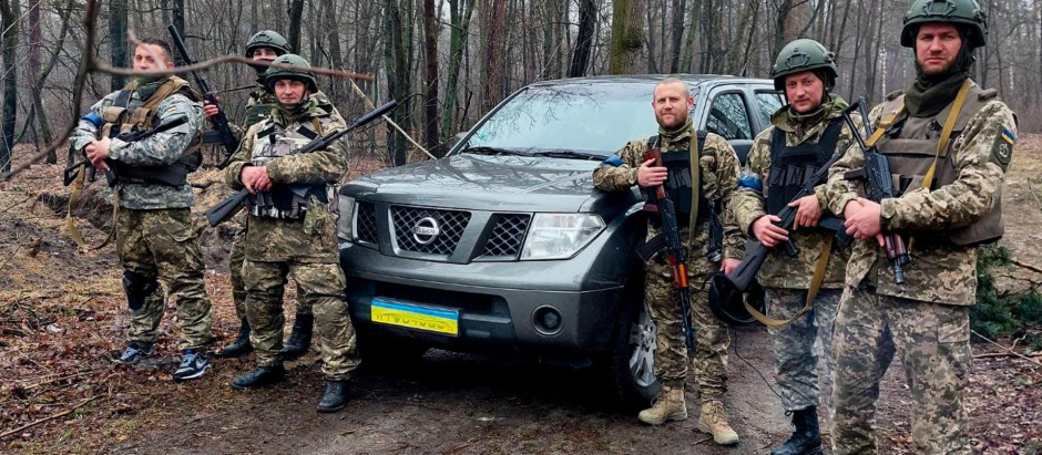 Seguidores del Dínamo de Kiev, ahora en defensa de Ucrania en la guerra