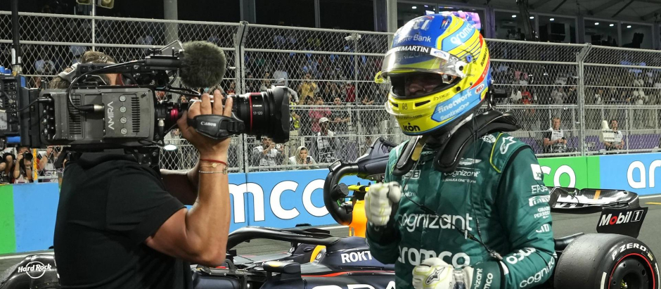 Fernando Alonso celebra el podio en Arabia Saudí antes de conocer su sanción