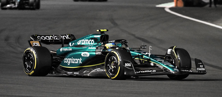 Fernando Alonso, por delante de los dos Mercedes, en Arabia Saudí