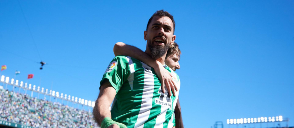 Borja Iglesias, delantero del Betis, ha sido convocado para la selección