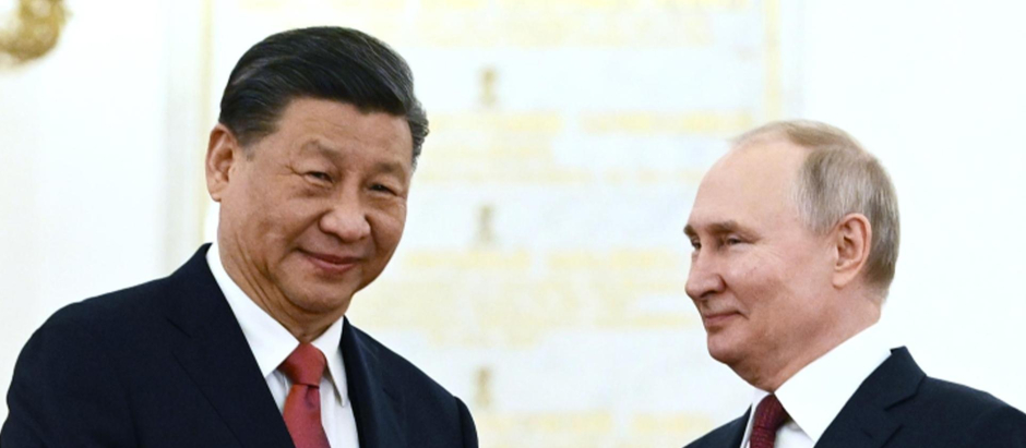 El presidente ruso, Vladimir Putin, se reúne con el presidente chino, Xi Jinping