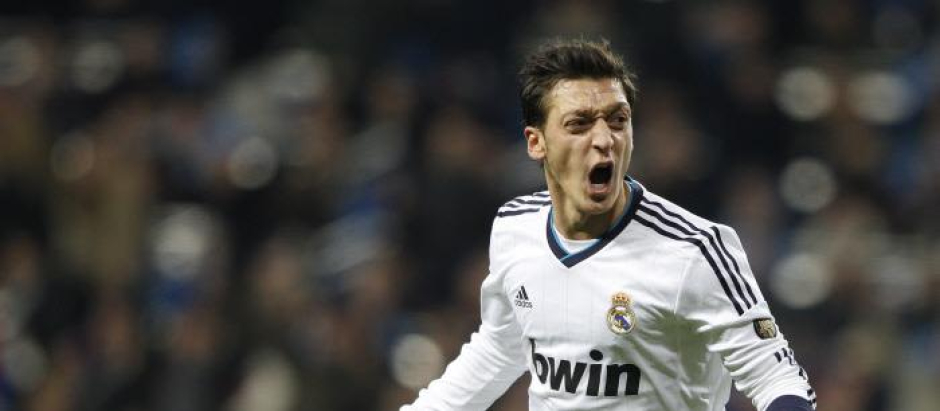 Mesut Ozil anuncia su retirada del fútbol profesional