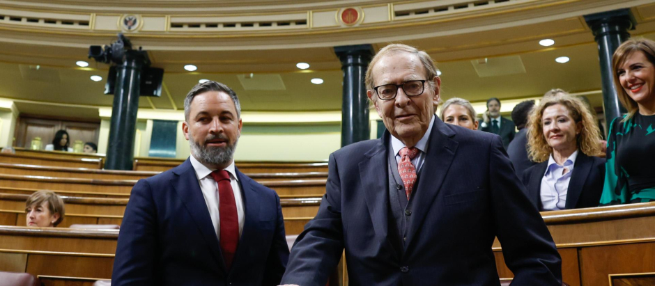 Ramón Tamames, junto a Santiago Abascal antes del debate de la moción de censura
