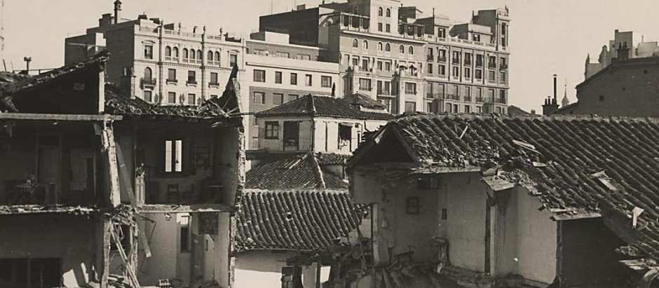 Vista de Madrid tras la Guerra Civil y del edificio de Gran Vía 60 antes de su rehabilitación