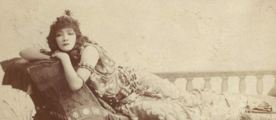 Sarah Bernhardt como Cleopatra
