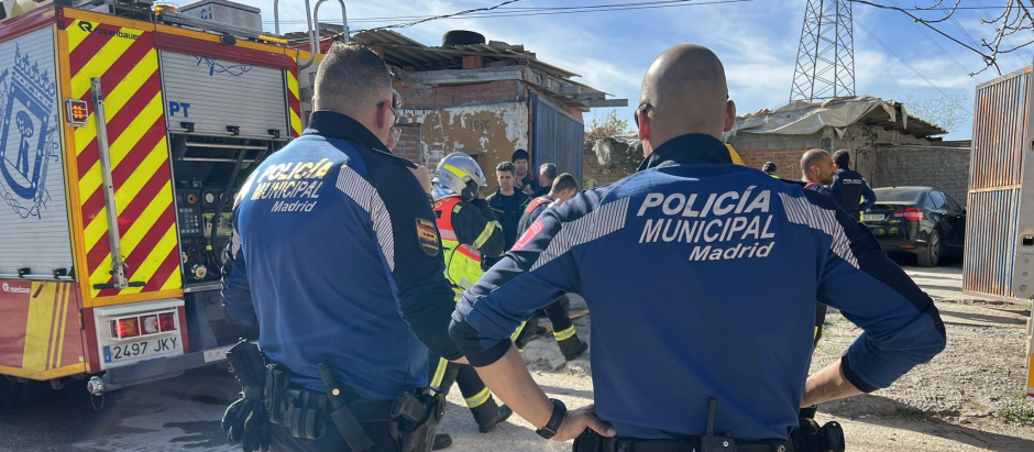 Los Bomberos de Madrid, el SAMUR y la Policía de Madrid en el incendio de Cañada Real
