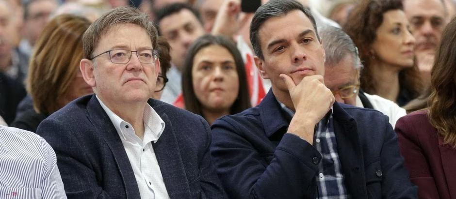 El presidente del Gobierno, Pedro Sánchez, con Ximo Puig y Sandra Gómez en un acto del PSOE en Valencia.