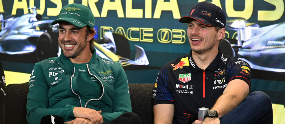 Fernando Alonso y Max Verstappen en la rueda de prensa previa al Gran Premio de Australia