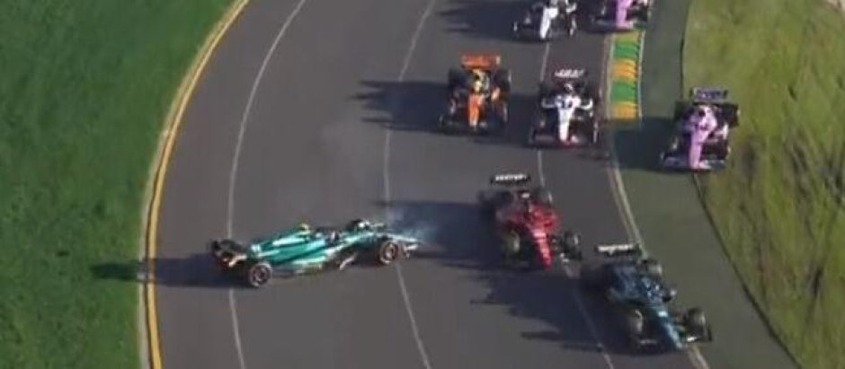 El momento del golpe entre Sainz y Alonso en Australia