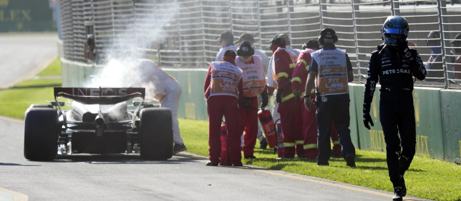 Russell abandona el circuito de Albert Park tras un fallo en su coche