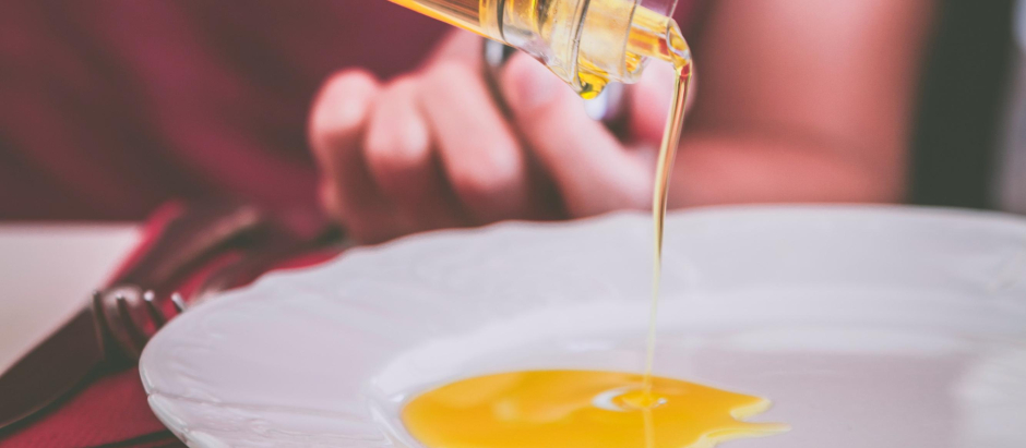 Salud y Consumo amplía las marcas de aceite de oliva bajo alerta alimentaria.