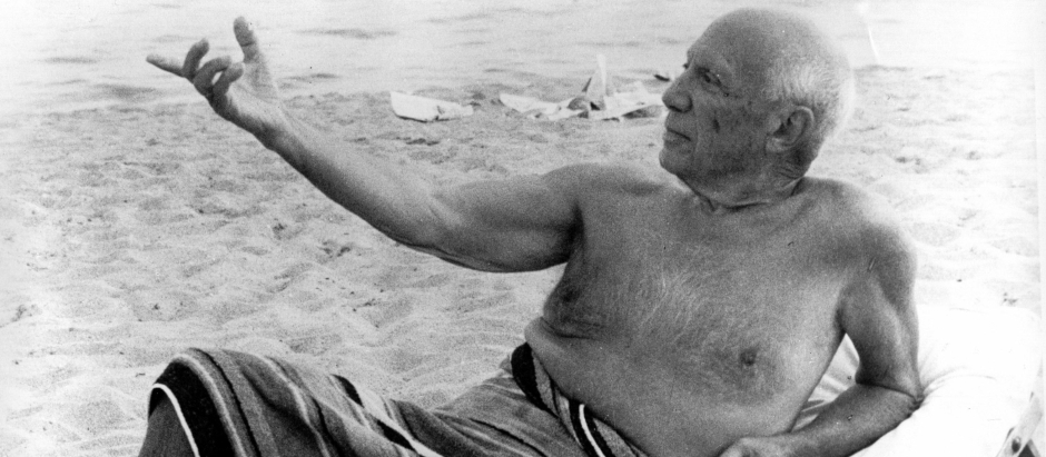 Pablo Ruiz Picasso en la playa