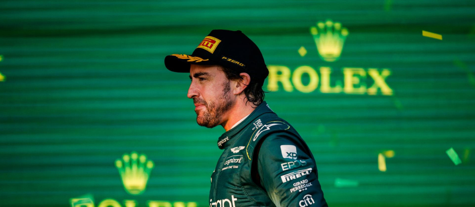 Fernando Alonso en el podio de Melbourne