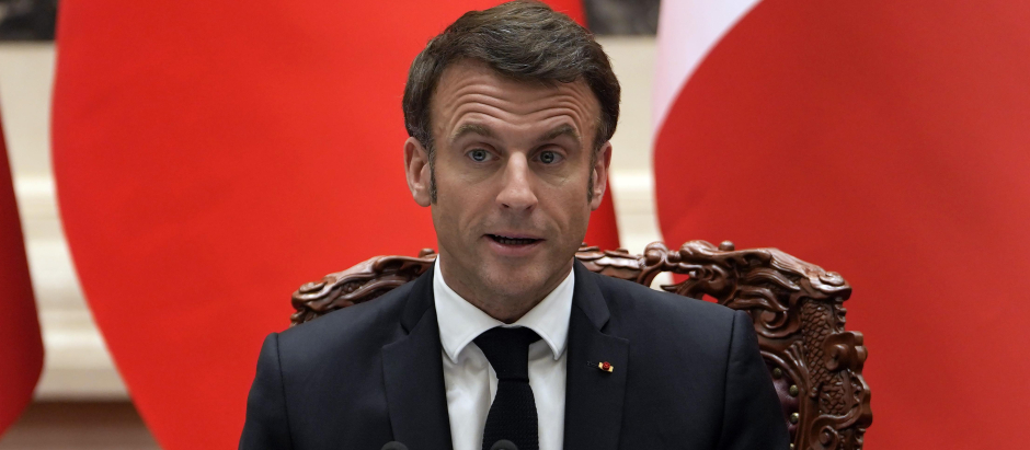 Beijing (China), 06/04/2023.- French President Emmanuel Macron gestures as he speaks during a joint meeting of the press with the Chinese President at the Great Hall of the People in Beijing, China, 06 April 2023. (Francia) EFE/EPA/Ng Han Guan / POOL