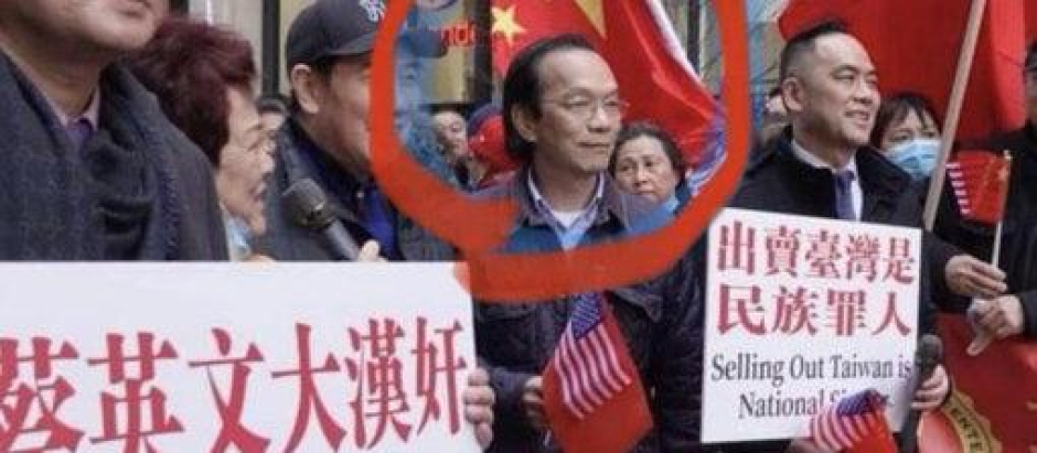 Harry Lu Jianwang en una manifestación en Nueva York
