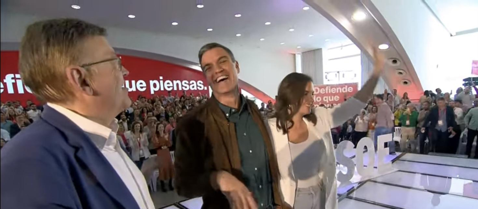 Pedro Sánchez, junto a Ximo Puig y Sandra Gómez en un acto del PSOE en Valencia.