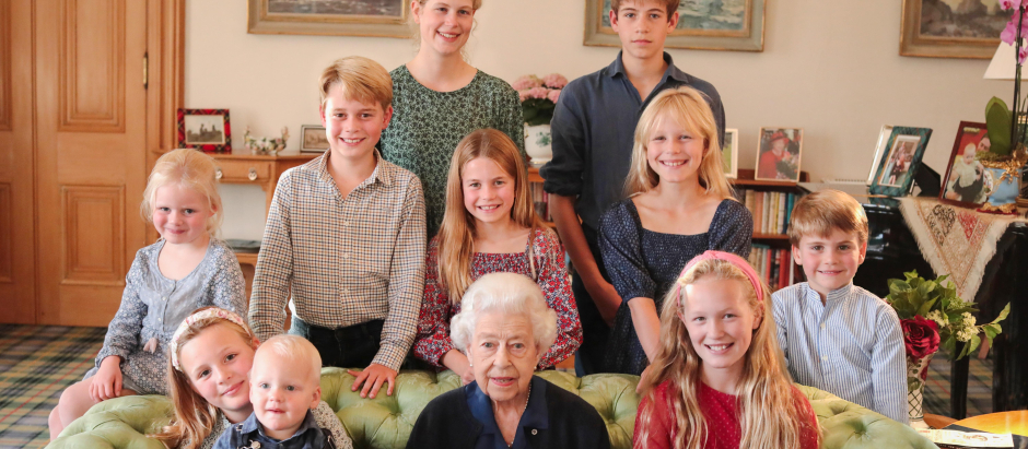 Queen Elizabeth II. The photograph was taken by the Princess of Wales at Balmoral last summer and shows the Queen with some of her grandchildren and great grandchildren (back row, left to right) Lady Louise Mountbatten-Windsor and James, Earl of Wessex, (middle row, left to right) Lena Tindall, Prince George, Princess Charlotte, Isla Phillips, Prince Louis, and (front row, left to right) Mia Tindall holding Lucas Tindall, Queen Elizabeth II and Savannah Phillips
MANDATORY CREDIT: The Princess of Wales EDITORIAL USE ONLY This photograph can not be used after Sunday December 31, 2023, without prior, written permission from Kensington Palace. After that date, no further licensing can be made. Any questions relating to the use of the photographs should be first referred to Kensington Palace before publication. The photograph shall be solely used for news editorial purposes only. It shall not be approved for souvenirs, or memorabilia; or anything colourably similar. No charge should be made for the supply, release or publication of the photograph. There shall be no commercial use whatsoever of the photograph (including by way of example only) any use in merchandising, advertising or any other non news editorial use. The photograph must not be digitally enhanced, manipulated or modified in any manner or form and must esi:include all of the individuals in the photograph when published. Undated handout photo issued by Kensington Palace to mark what would have been the 97th birthday of the late . Issue date: Friday April 21, 2023.