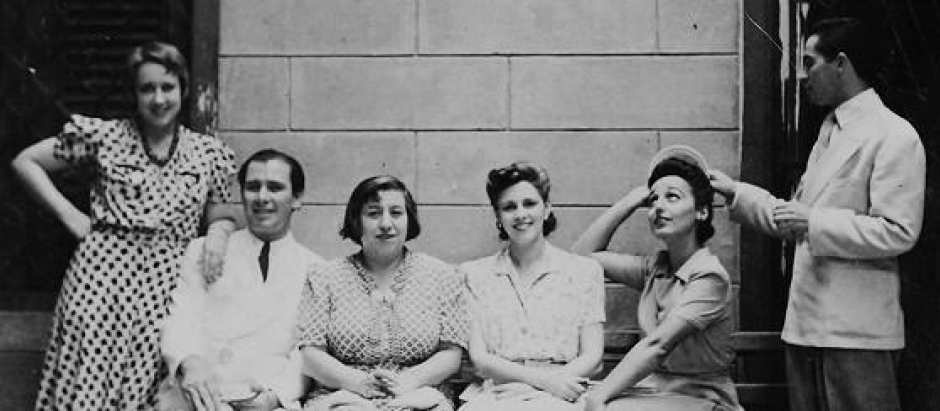 Algunas mujeres que pertenecieron al grupo de Las Sinsombrero con Dalí