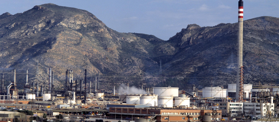 Refinería de petróleo en Escombreras (Murcia)