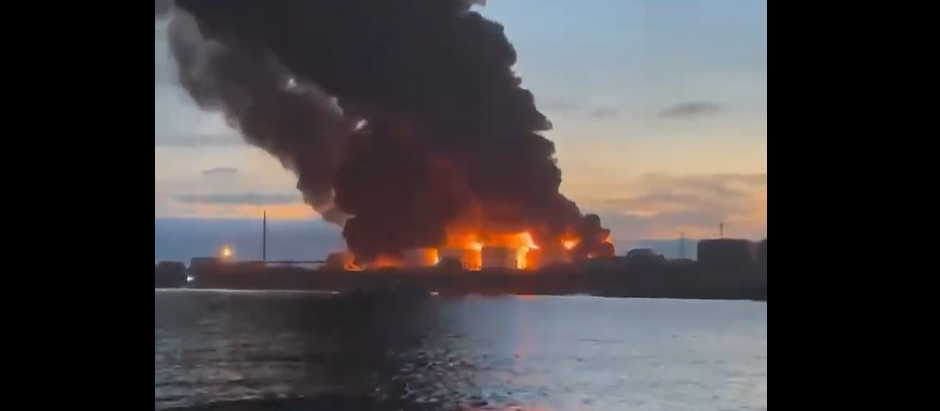 Imponente incendio tras el ataque ucraniano en Crimea