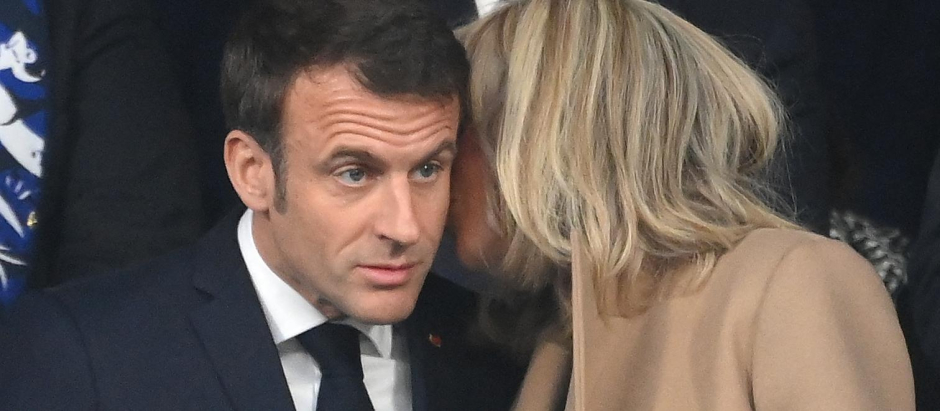 El presidente francés se quedó en el palco y no bajó al césped como es tradicional