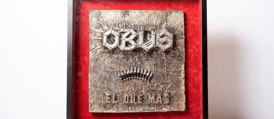 El logo de Obús, confeccionado por Tino Casal a partir de un diseño con corcho forrado con láminas de estaño