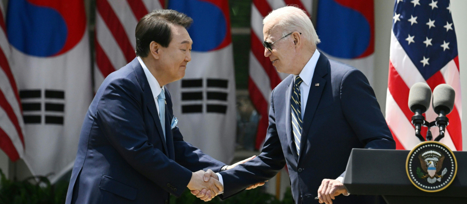 El presidente de los Estados Unidos, Joe Biden, y el presidente de Corea del Sur, Yoon Suk Yeol
