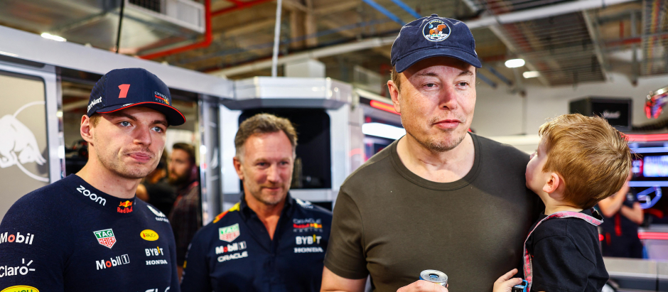 Elon Musk junto al piloto de Red Bull Max Verstappen en el GP de Miami de Fórmula 1